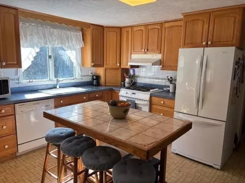 Kitchen - 152 River St, Middleton, MA 01949 photo 2 of 5