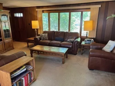 Living - 152 River St, Middleton, MA 01949 photo 1 of 3