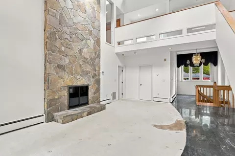 Living - 29 Whisper Dr, Worcester, MA 01609 photo 2 of 10