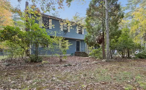 89 Pickens St, Lakeville, MA 02347