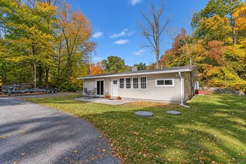 37 Central Ave, Lakeville, MA 02347