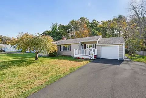 34 Fairlawn St, Whitinsville, MA 01588