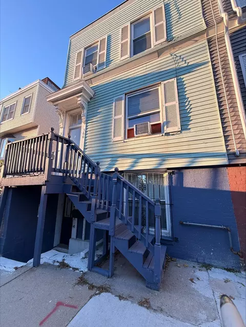 366 E 8th St, Boston, MA 02127