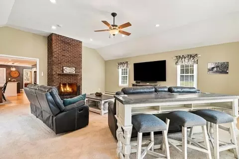Living - 9 Jonathans Way, Upton, MA 01568 photo 3 of 3