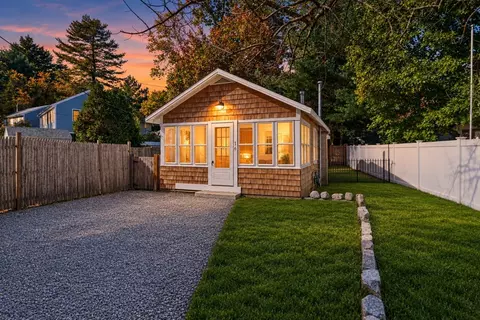 16 West St, Hanson, MA 02341