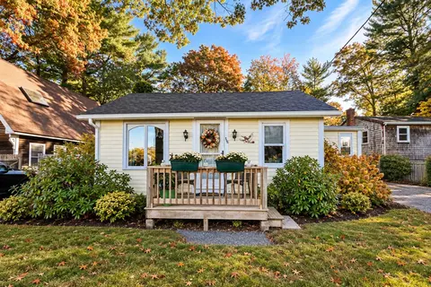 198 Wampatuck St, Pembroke, MA 02359