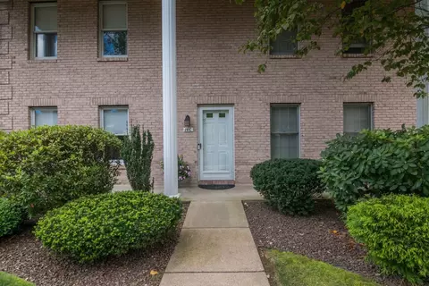 14 Castle Hill Rd # C, Agawam, MA 01001