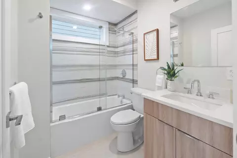 Bath - 46 Everett St #PH1, Boston, MA 02128 photo 3 of 4