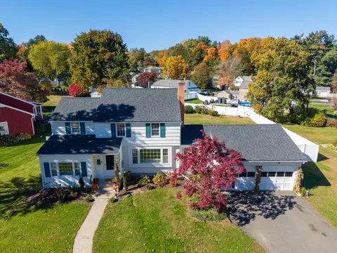27 George St, Holyoke, MA 01040