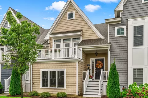 8 Daisy Ln, Plymouth, MA 02360