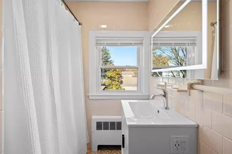 Bath - 48 Mckinley St #48, Maynard, MA 01754 photo 1 of 1