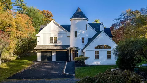 801 Potomska Rd, Dartmouth, MA 02748