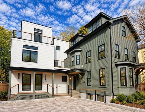 61 Pleasant St #2, Cambridge, MA 02139