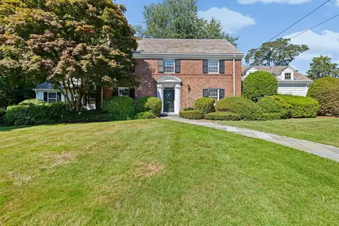 443 Chestnut St, Waban, MA 02468