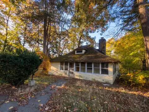 27 Marshland St, Haverhill, MA 01830