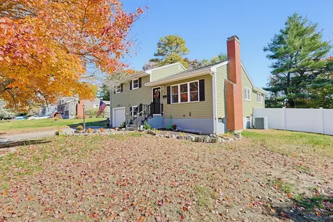 17 Arrowhead Rd, Bellingham, MA 02019