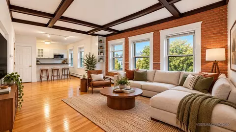 19 South St #11, Boston, MA 02135