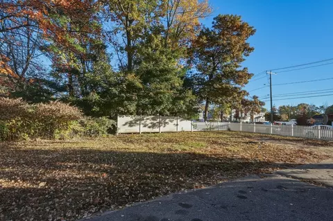 Exterior - 1502 Bay St, Springfield, MA 01109 photo 10 of 10