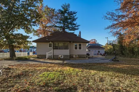 Exterior - 1502 Bay St, Springfield, MA 01109 photo 8 of 10