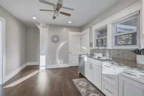 Entry Way - 1502 Bay St, Springfield, MA 01109 photo 1 of 2