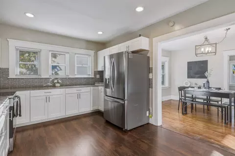 Entry Way - 1502 Bay St, Springfield, MA 01109 photo 2 of 2