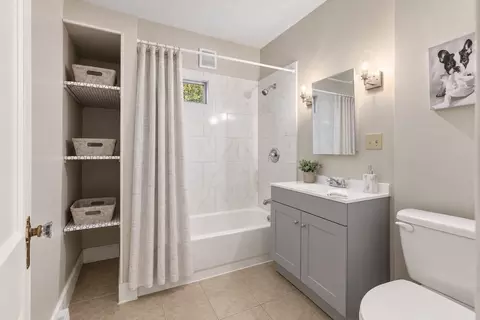 Bath - 1502 Bay St, Springfield, MA 01109 photo 1 of 3