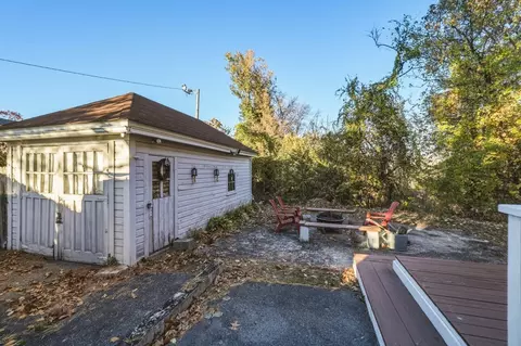 Exterior - 1502 Bay St, Springfield, MA 01109 photo 7 of 10