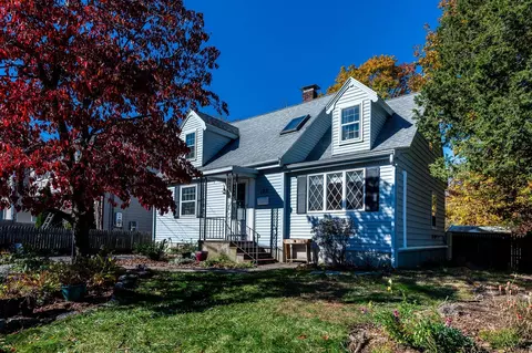123 Beaver St, Hyde Park, MA 02136