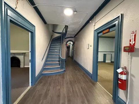 Entry Way - 17-19 King St, Worcester, MA 01610 photo 1 of 1
