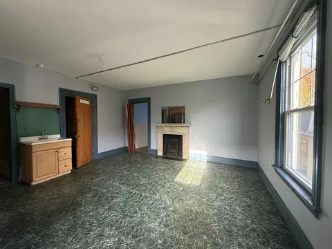 Living - 17-19 King St, Worcester, MA 01610 photo 4 of 8