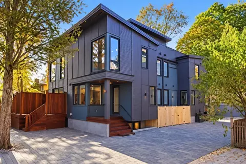 4 Holworthy Ter #4, Cambridge, MA 02138