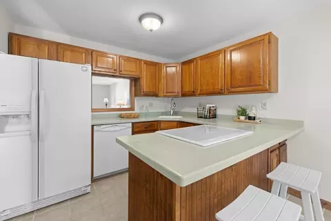 Kitchen - 174 Lowell Rd #21B, Mashpee, MA 02649 photo 4 of 4