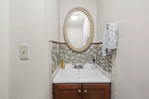 Bath - 174 Lowell Rd #21B, Mashpee, MA 02649 photo 1 of 3