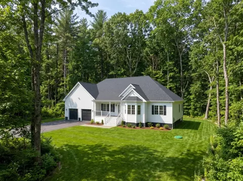19 Quanapoag Rd, Freetown, MA 02717