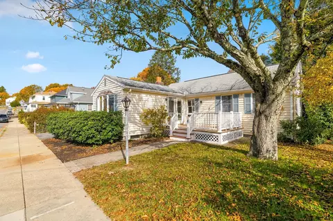 17 Hautevale St, Roslindale, MA 02131