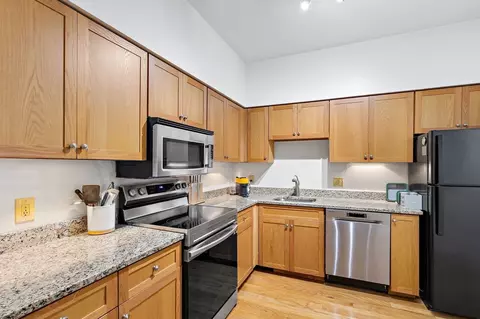 106 13th St #216, Boston, MA 02129