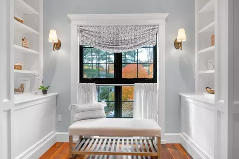 Entry Way - 603 Pearl St, Reading, MA 01867 photo 4 of 7