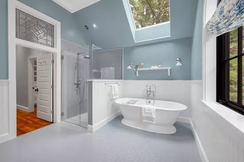Bath - 603 Pearl St, Reading, MA 01867 photo 3 of 3