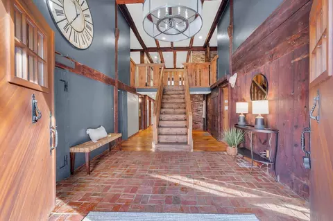 Entry Way - 603 Pearl St, Reading, MA 01867 photo 2 of 7