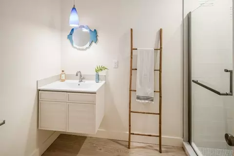 Bath - 86 E Main St #1, Gloucester, MA 01930 photo 3 of 3