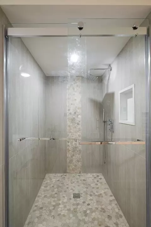 Bath - 86 E Main St #1, Gloucester, MA 01930 photo 2 of 3