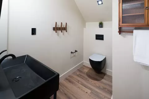 Bath - 86 E Main St #2, Gloucester, MA 01930 photo 2 of 2