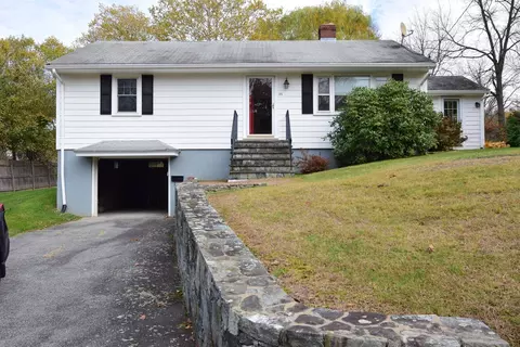 26 Cedar St, Hopkinton, MA 01748