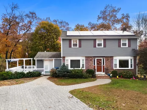 88 Elliott Dr, Lowell, MA 01852