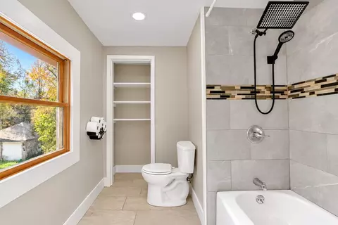 Bath - 70 Buckingham St, Springfield, MA 01109 photo 2 of 4