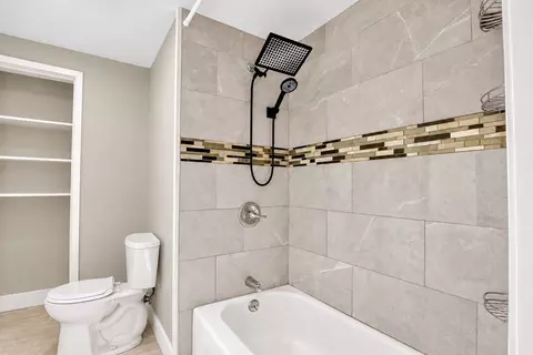 Bath - 70 Buckingham St, Springfield, MA 01109 photo 3 of 4