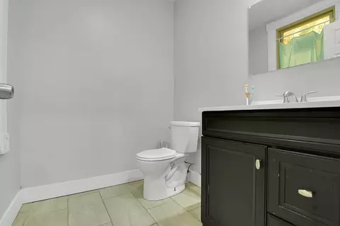 Bath - 70 Buckingham St, Springfield, MA 01109 photo 1 of 4