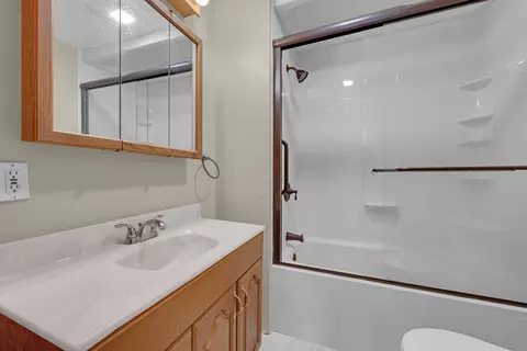 Bath - 46 Lyman St, Worcester, MA 01603 photo 2 of 4