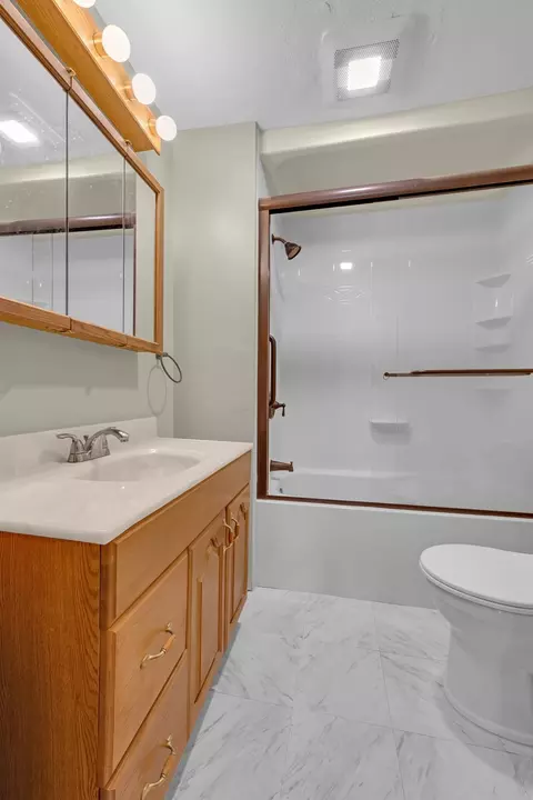 Bath - 46 Lyman St, Worcester, MA 01603 photo 3 of 4
