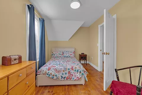 Bedroom - 46 Lyman St, Worcester, MA 01603 photo 4 of 6
